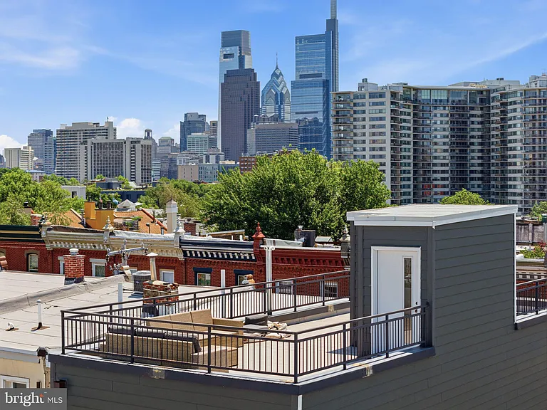 2525 Brown St — Photo 22