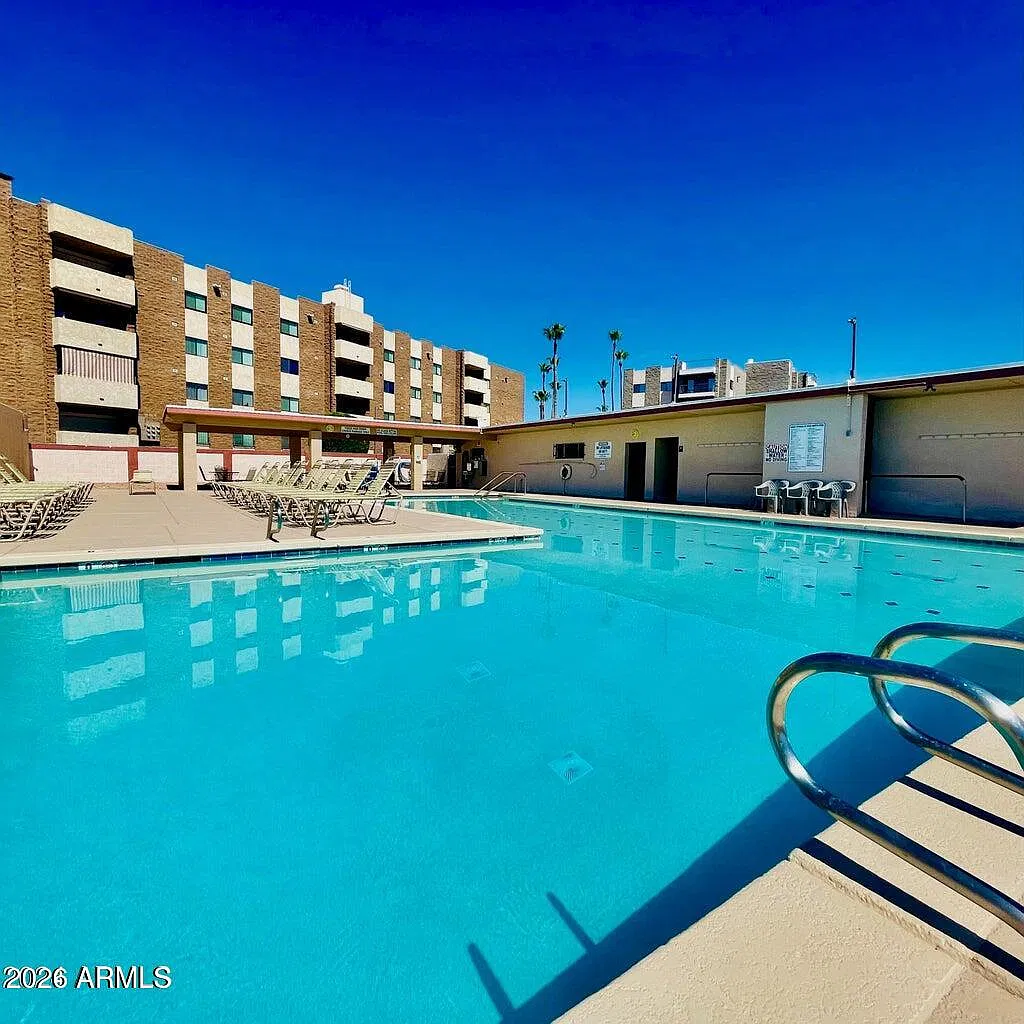 3 bed, 2.0 bath, 1698 sqft, $2,400 — Photo 1