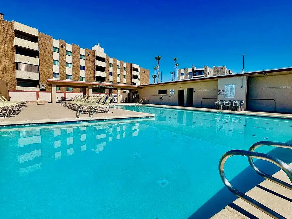 425 S Parkcrest #327