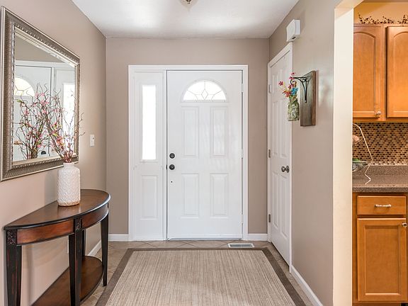 4th image of 718 Gamewell Dr
