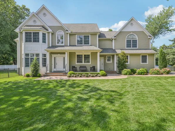 561 Pulaski Road, Kings Park, NY 11754