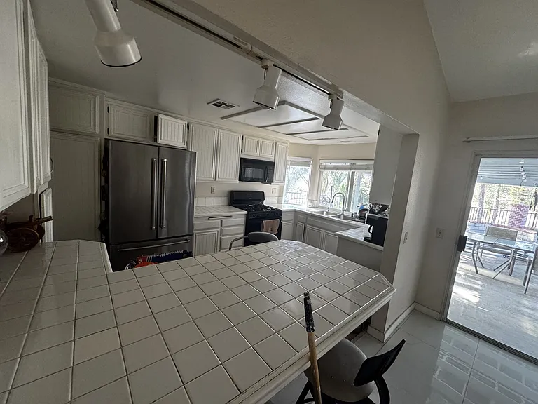 20459 Kesley St — Photo 9