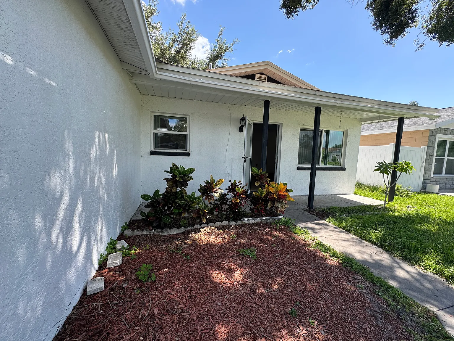 3 bed, 1307 sqft, $2,600 — Photo 2