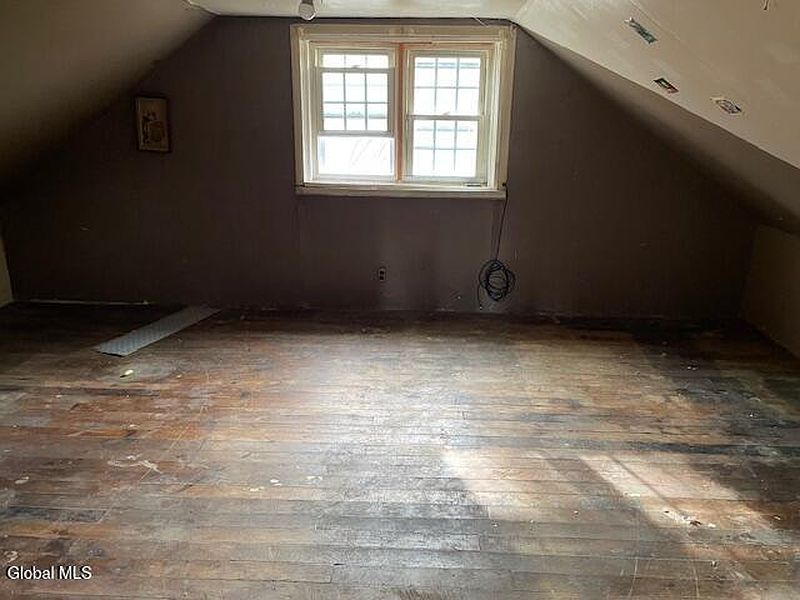 4th image of 205 Lockrow Road