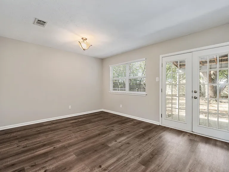 3408 Dallis Dr — Photo 6