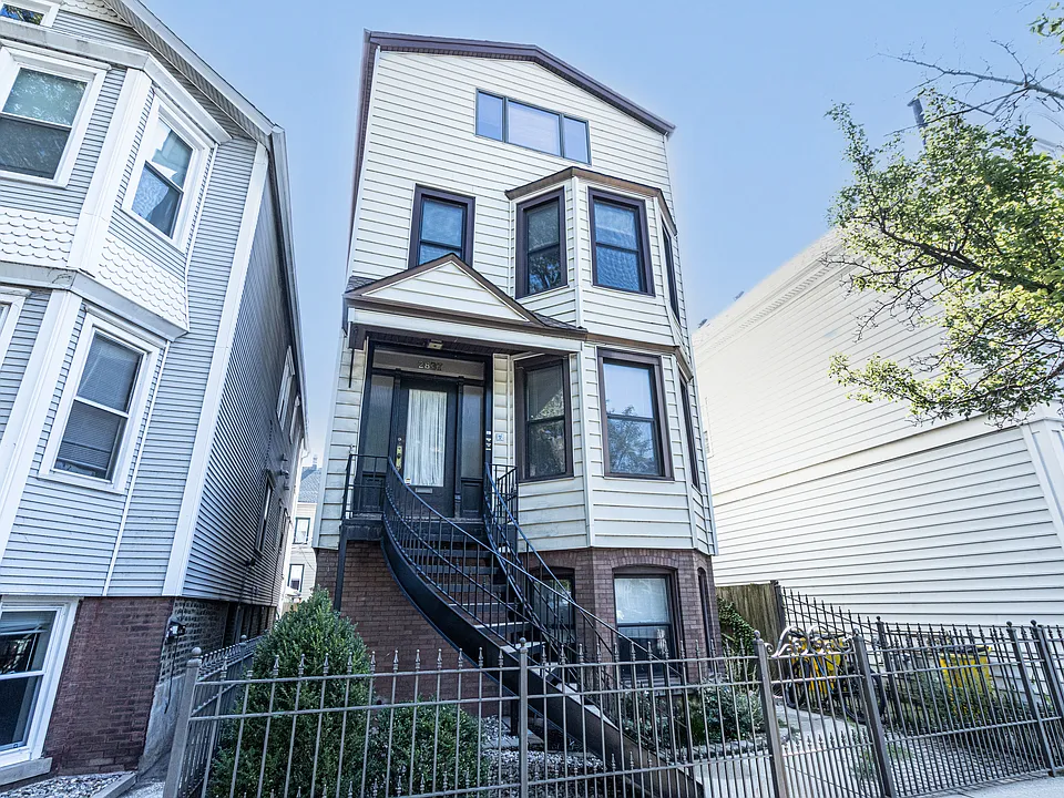 2837 N Southport Ave #3