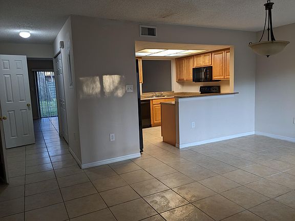 Dining/Living Room Area
