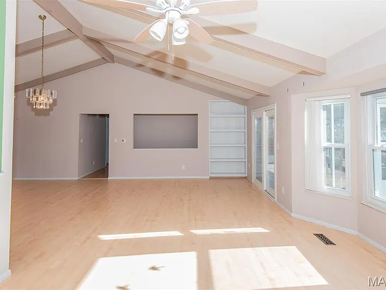 4 Barrington Dr — Photo 13
