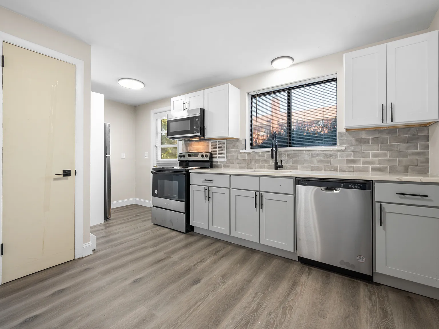 2 bed, 1100 sqft, $1,750 — Photo 1