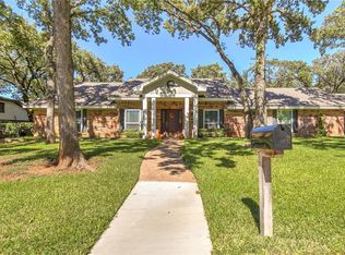 705 Rocky Canyon Rd, Arlington, TX 76012