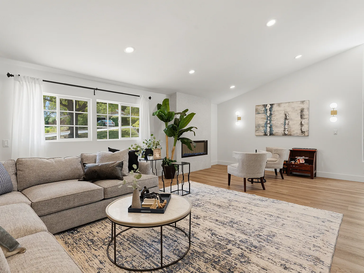 4 bed, 2827 sqft, $9,885 — Photo 4
