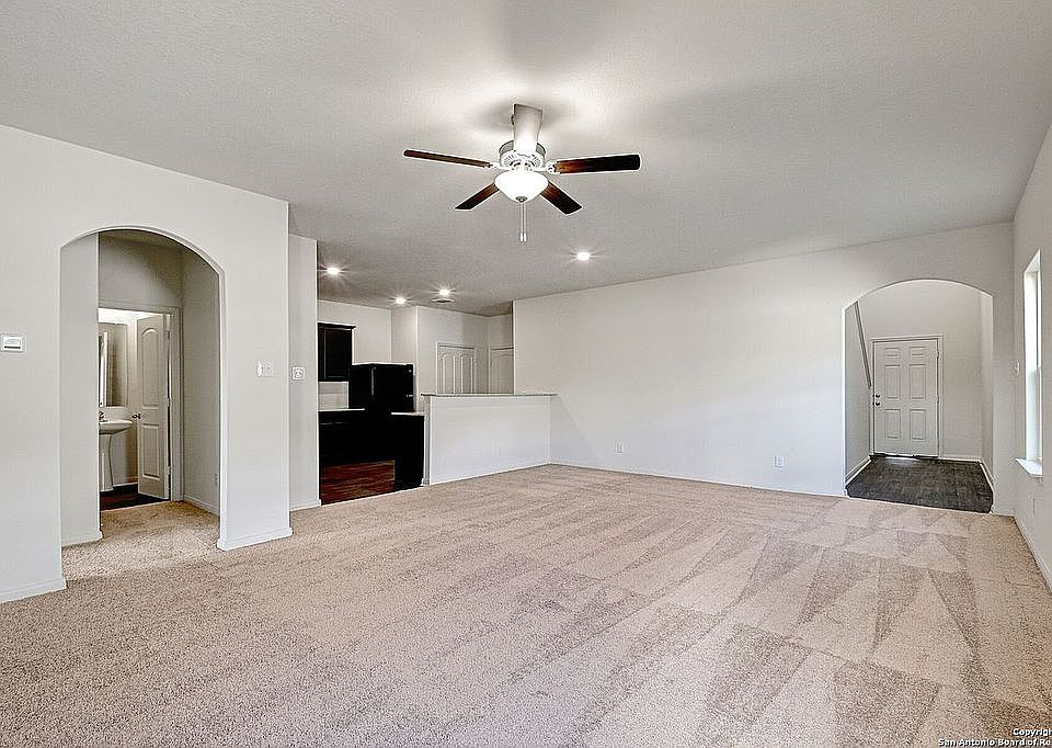 2nd image of 705 Greenway Trl