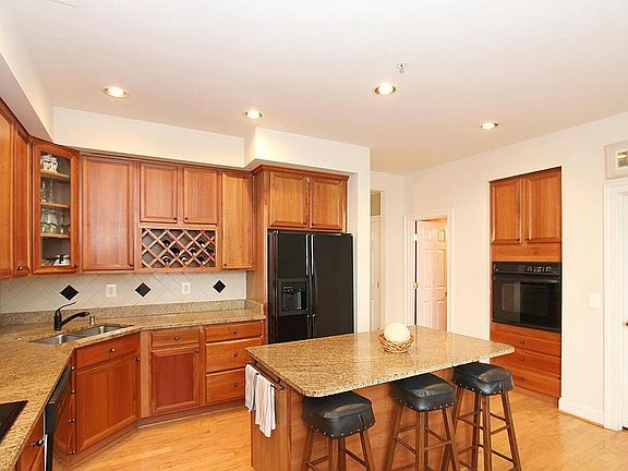 5th image of 537 Longhorn Cres