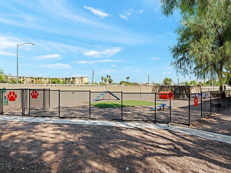 Mirabella_DogPark