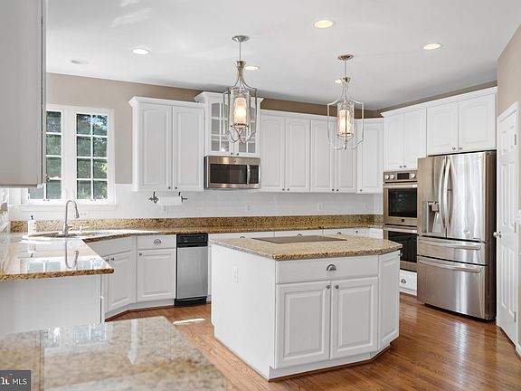 2nd image of 6931 Tanglewood Dr