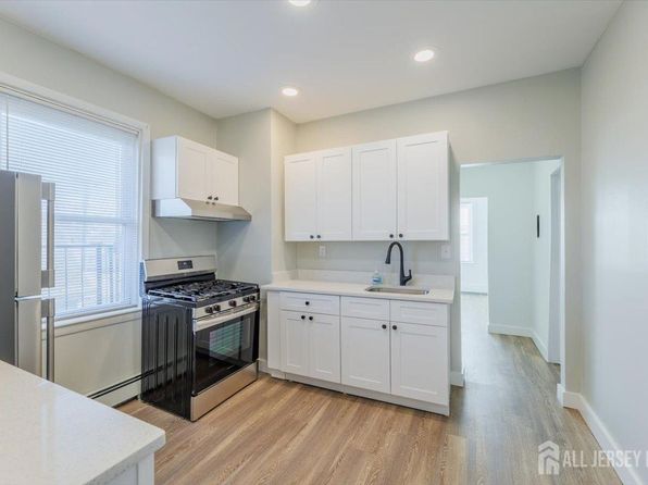 382 Summit Ave #2A