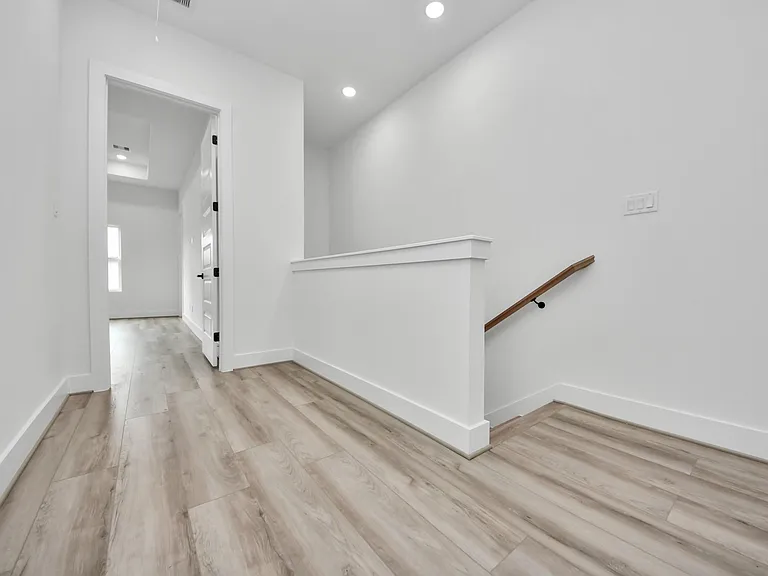 2408 Lorraine St — Photo 22