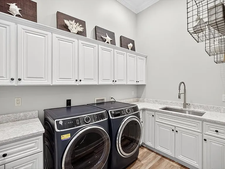 3161 Club Dr — Photo 33
