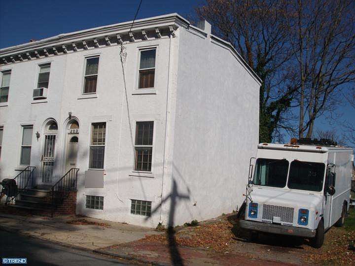 1st image of 203 E 14th St