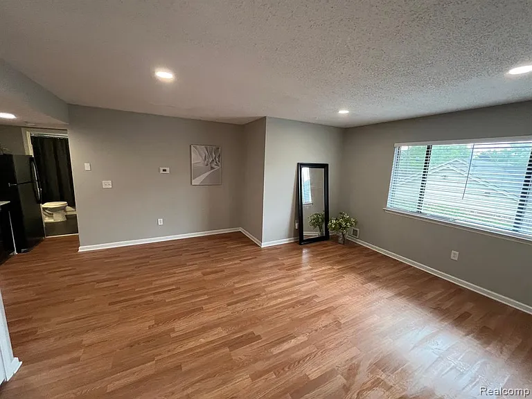 2639 Columbia Rd #7 — Photo 6