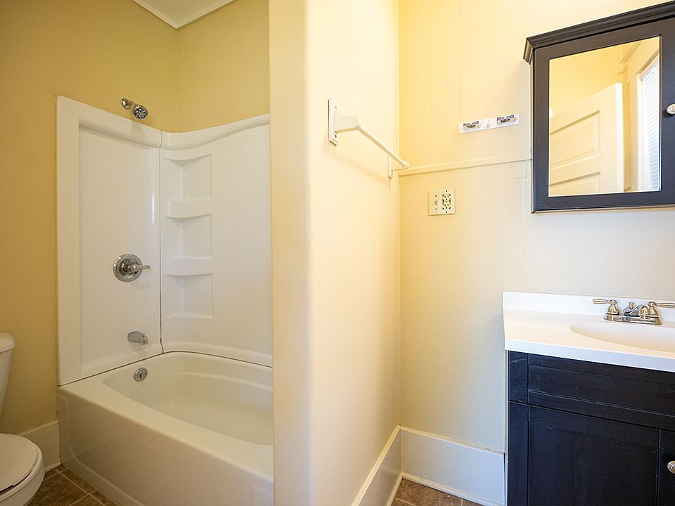 624-3-IRIS-bathroom_10012024