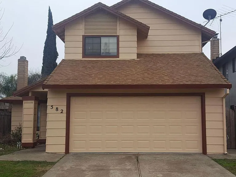 582 Sandpiper Cir — Photo 1