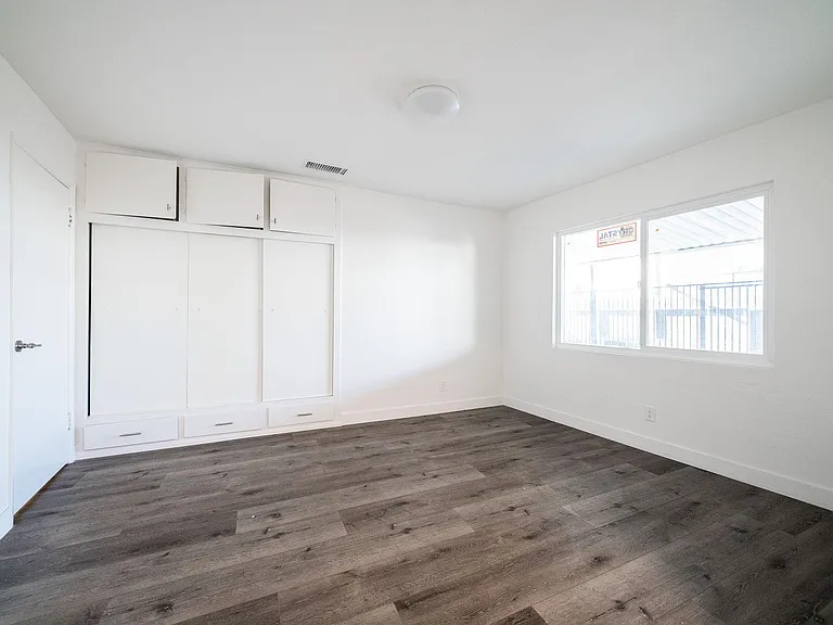 1011 San Julian St #203 — Photo 18