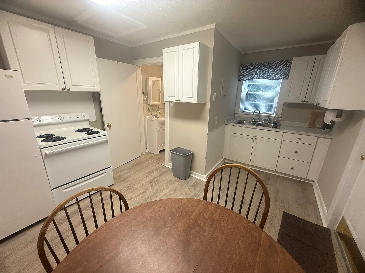 1 bed, $860 — Photo 2