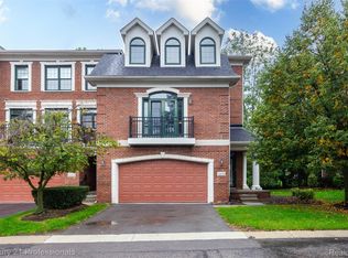 4450 Gateway Cir #10, West Bloomfield, MI 48322