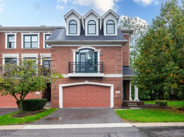 4450 Gateway Cir #10, West Bloomfield, MI 48322