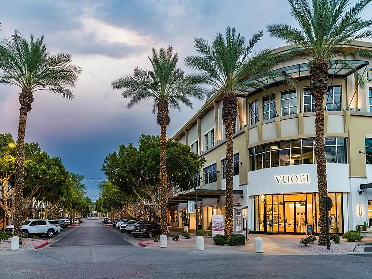 Shop and dine in style at Kierland Commons Dining & Shopping.