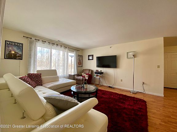 3rd image of 338 W Saginaw St #226
