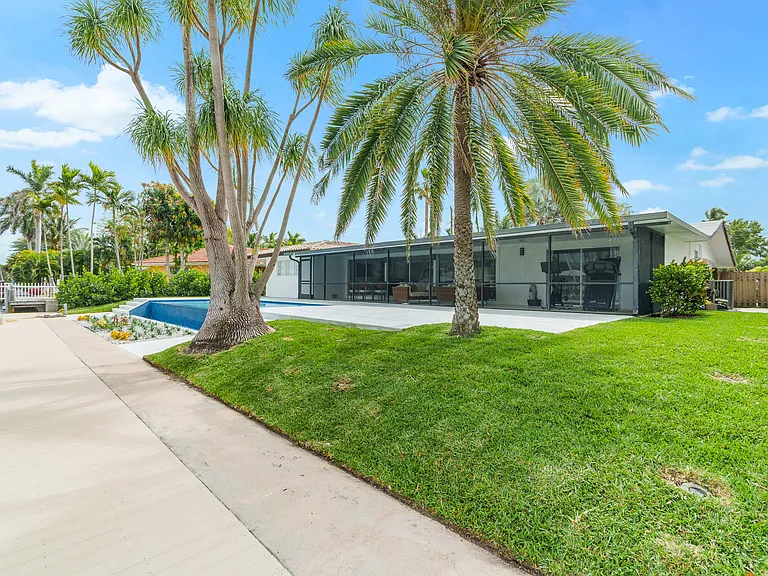 273 Tropic Dr — Photo 22