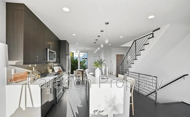 2 bed, 3.0 bath, 1901 sqft, $4,500 — Photo 1