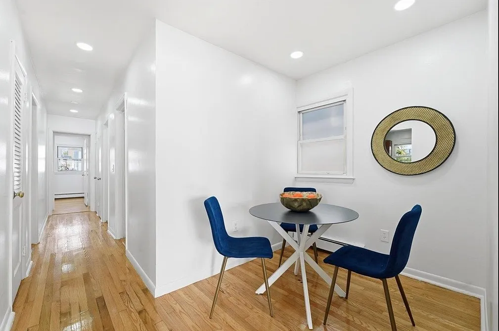 3 bed, 1100 sqft, $3,100 — Photo 2