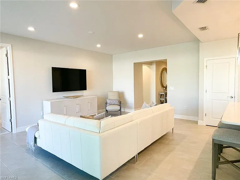 2555 Seychelles Dr #402 — Photo 6