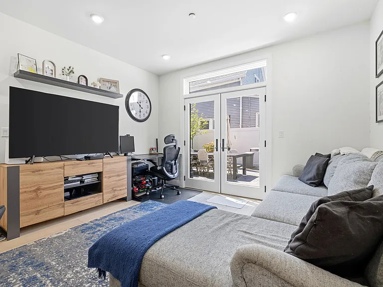 101 Condor St #205 — Photo 7