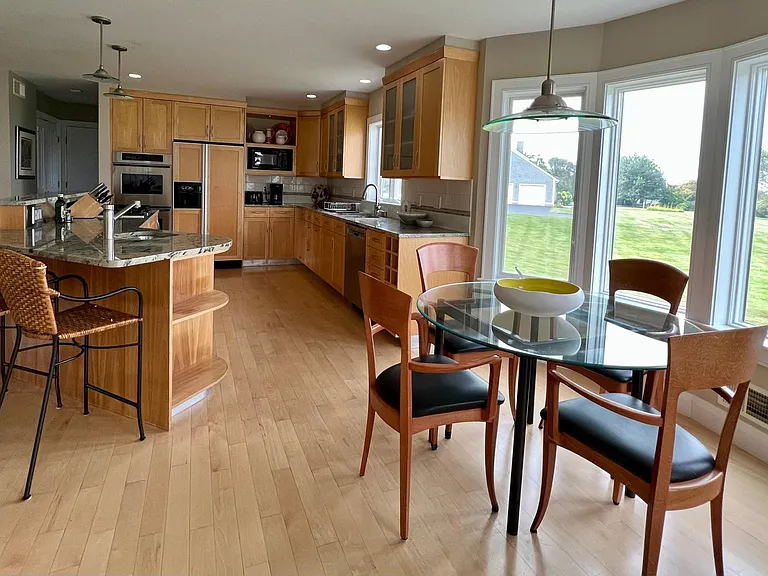 27 Thayer Ct — Photo 3