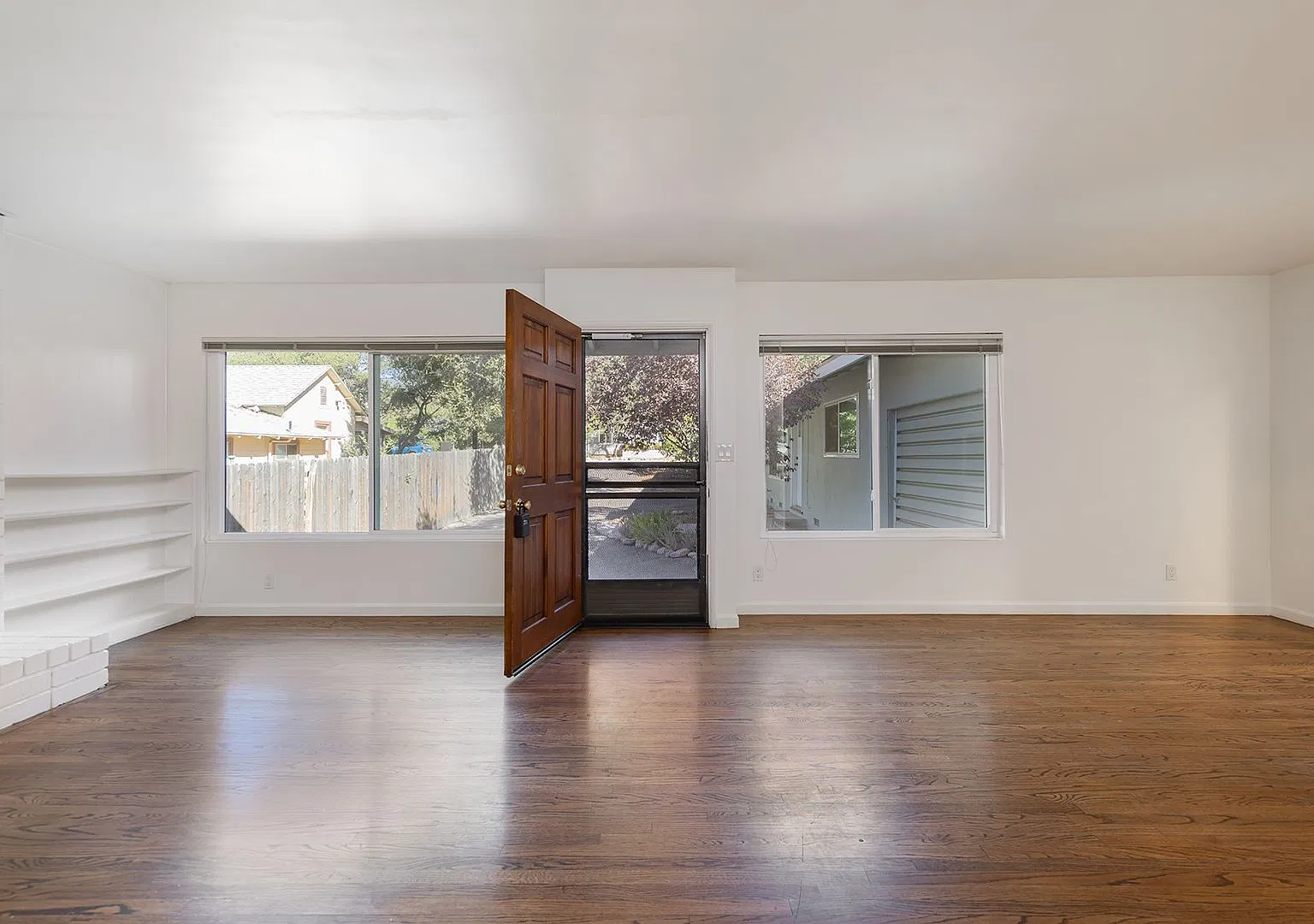 305 W Aliso St — Photo 4