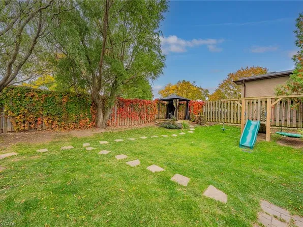 2324 Coldstream Dr, Burlington, ON L7P 3T3