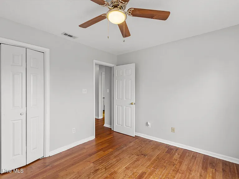 546 Jackson St — Photo 24