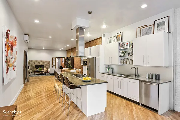 Sold by Sotheby's International Realty | media 3