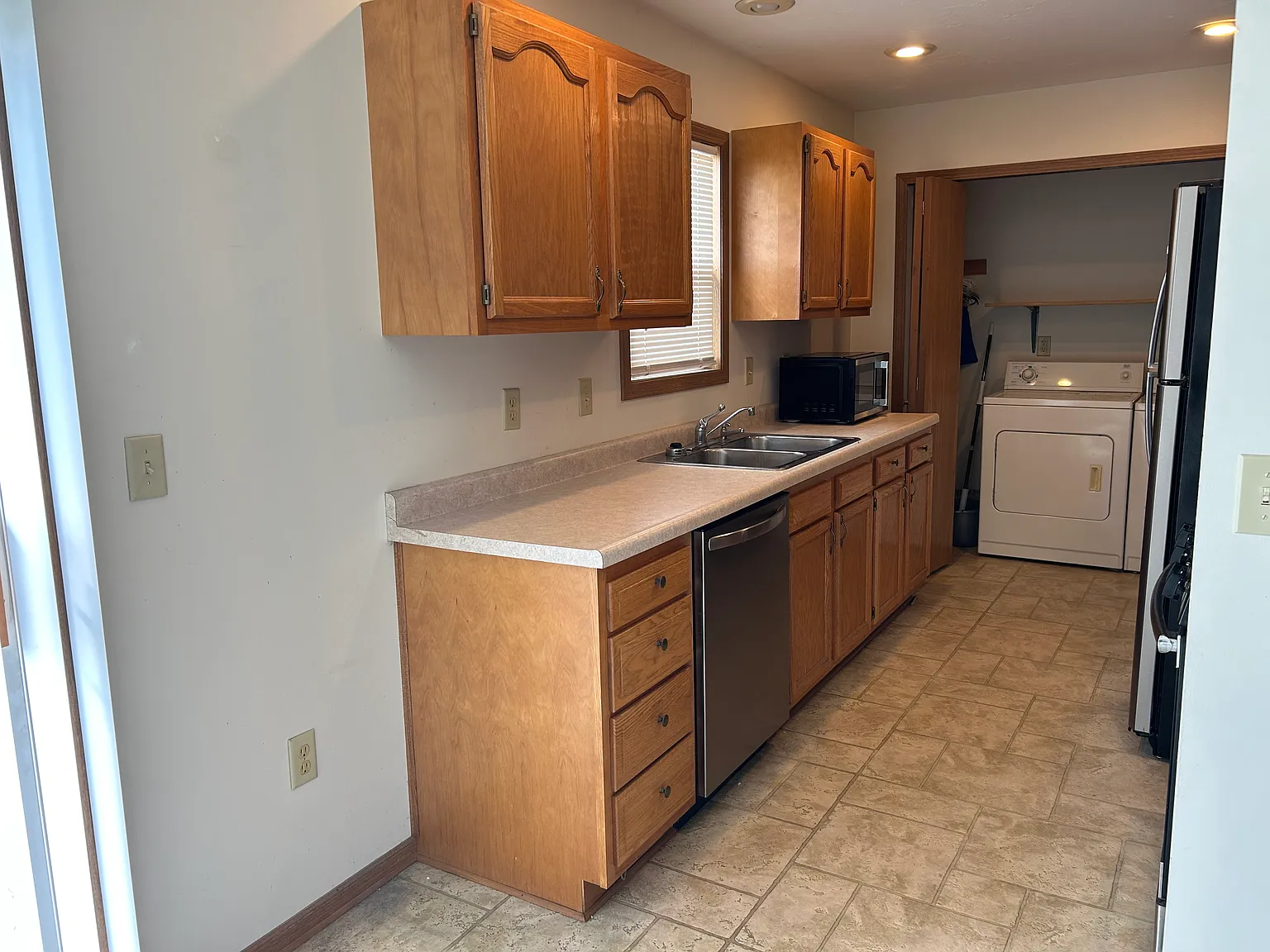 2 bed, 800 sqft, $1,300 — Photo 4