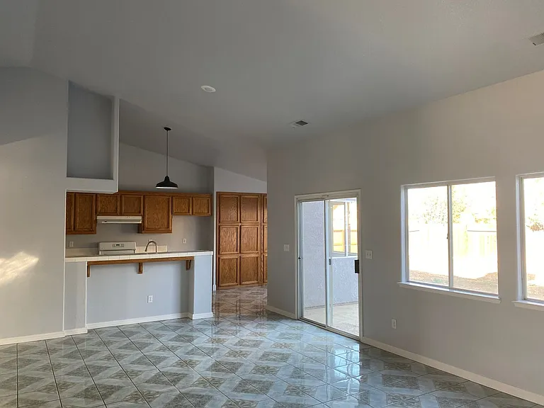 740 Rhine Ct — Photo 16