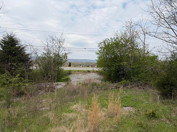 5th image of 6587 Fairview Rd