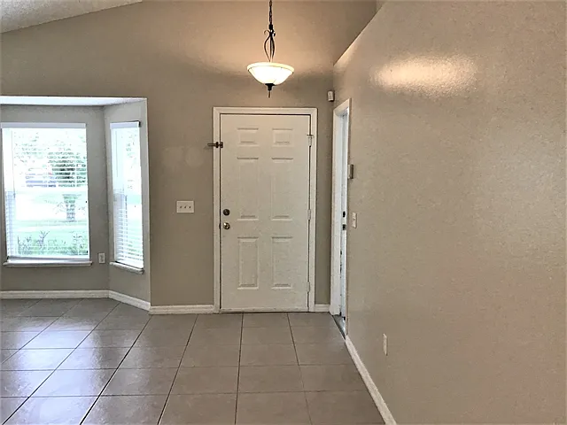 3 bed, 2.0 bath, 1439 sqft, $2,255 — Photo 3