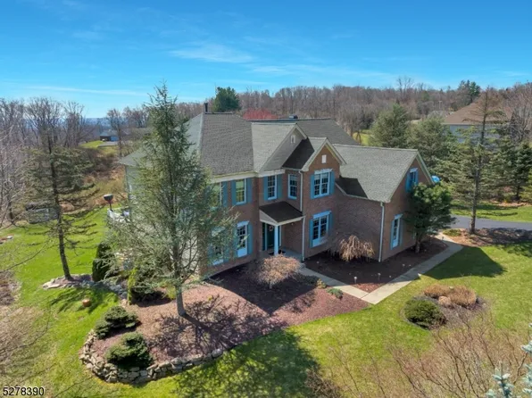 18 Old Schoolhouse Rd, Bethlehem Twp., NJ 08802