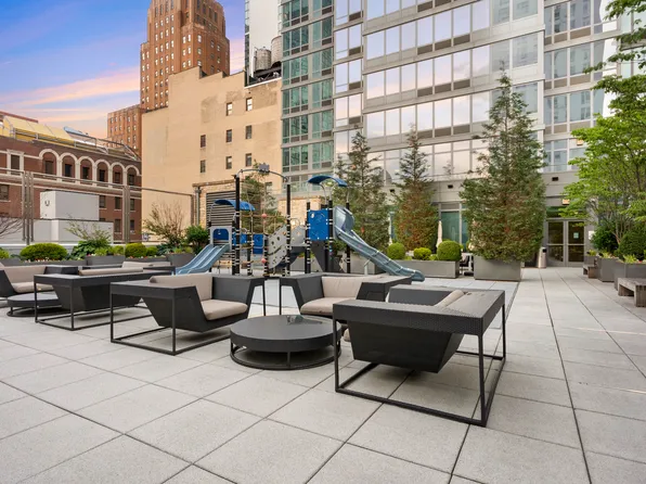 388 Bridge Street image 13 of 17