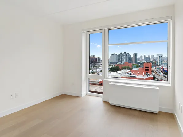 414 Gerard Avenue image 4 of 20