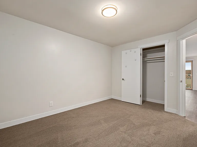 Aloha House Apartments — Photo 26